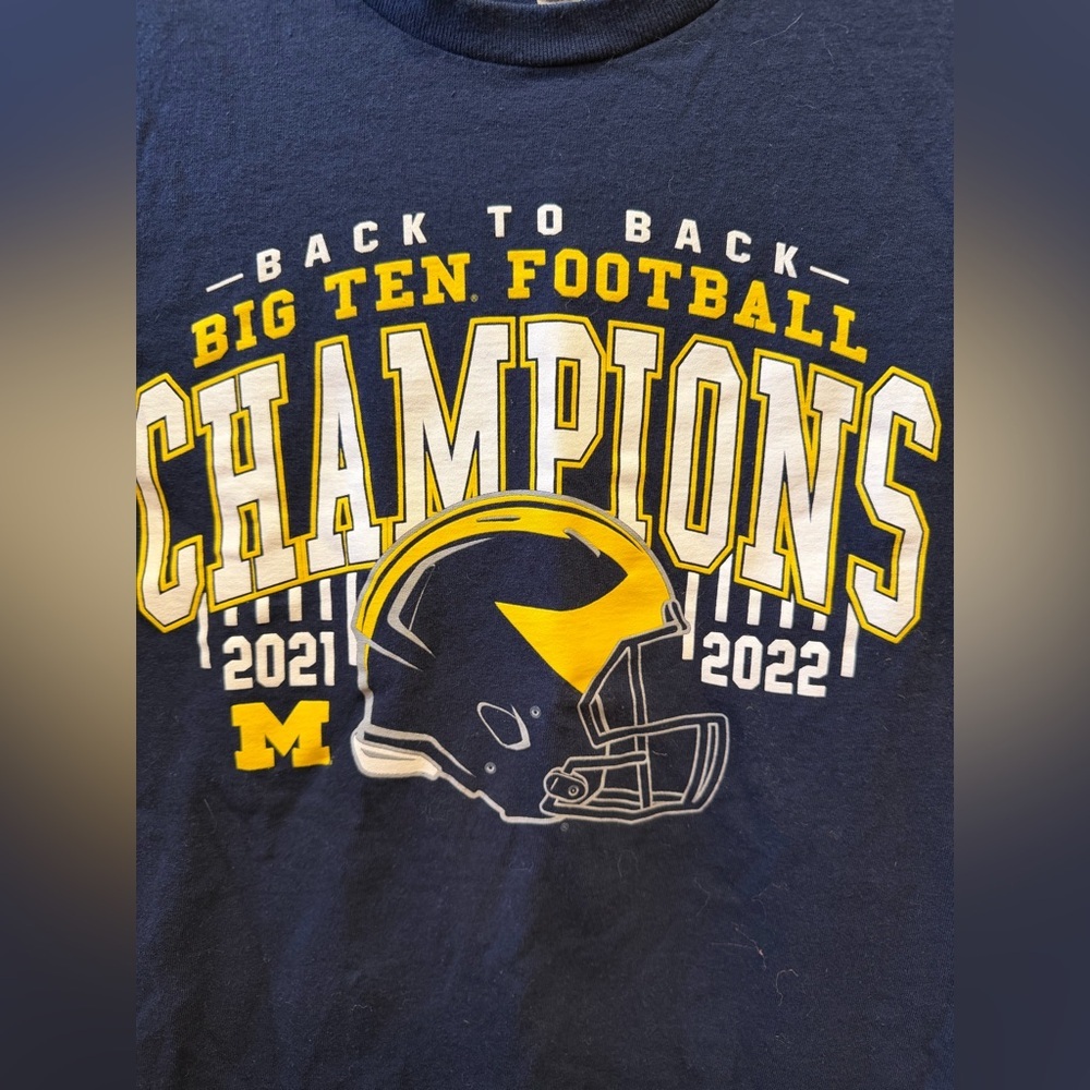 UNIVERSITY OF MICHIGAN Big Ten Football Champions 2021 & 2022 Short Sleeve Top - Picture 2 of 4
